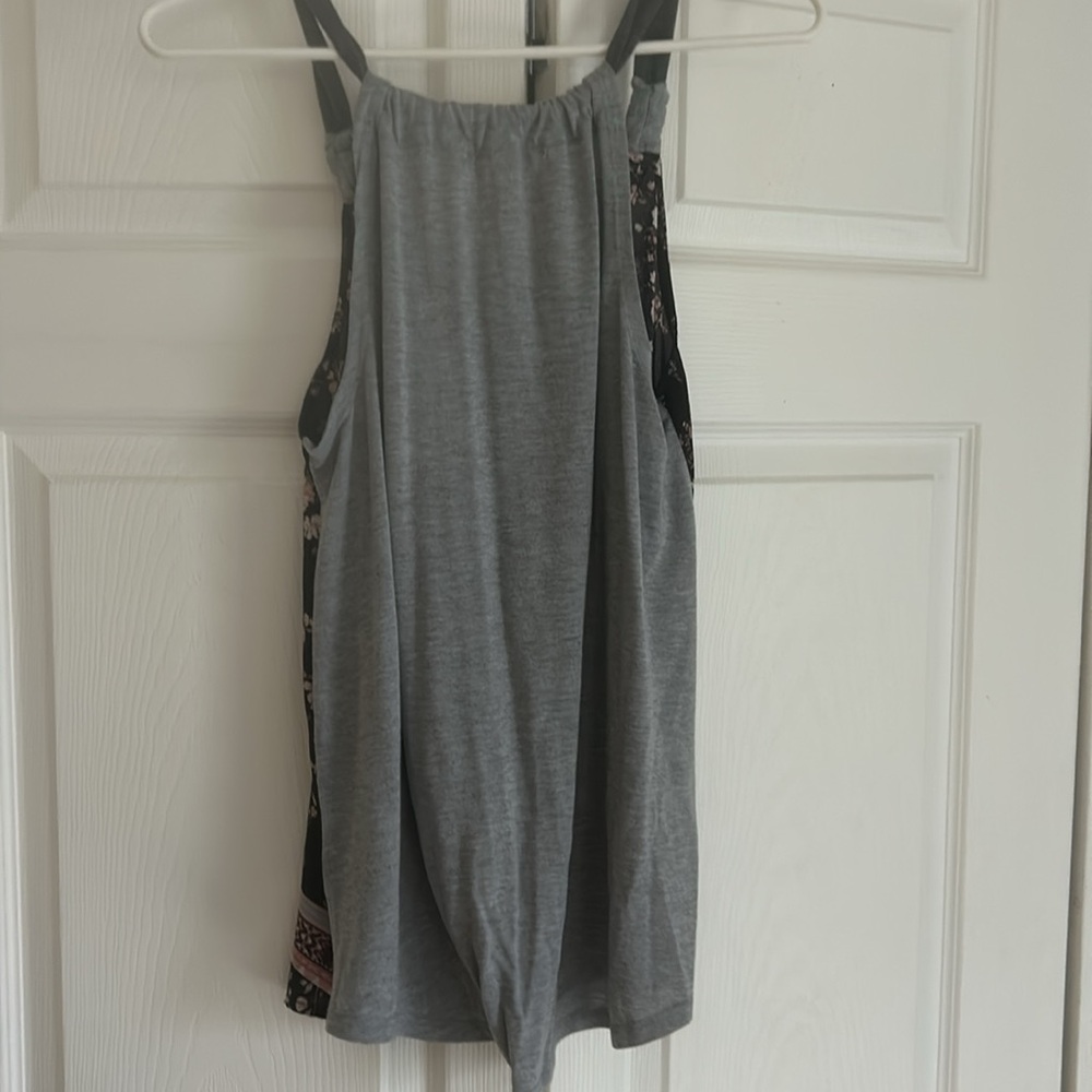 Women’s medium tank top - Picture 3 of 6